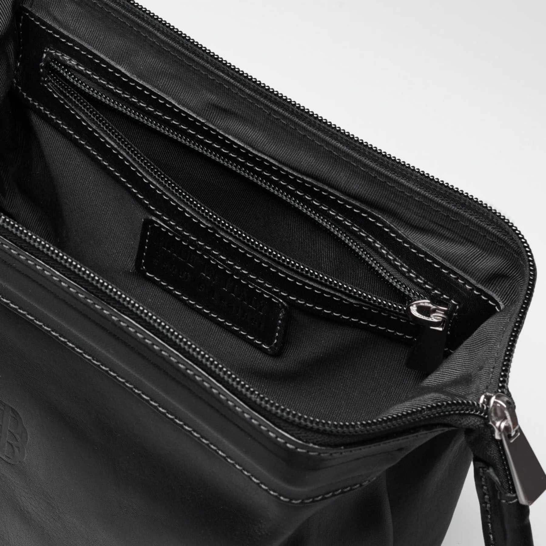 Benjamin Barber Black Leather Toilet Bag - Image 3