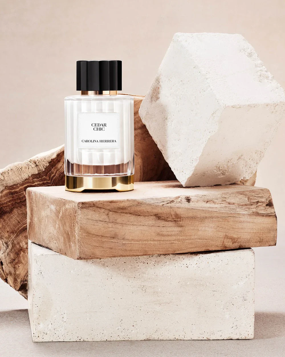 Cedar Chic Carolina Herrera Eau de Parfum 100ml - Image 2