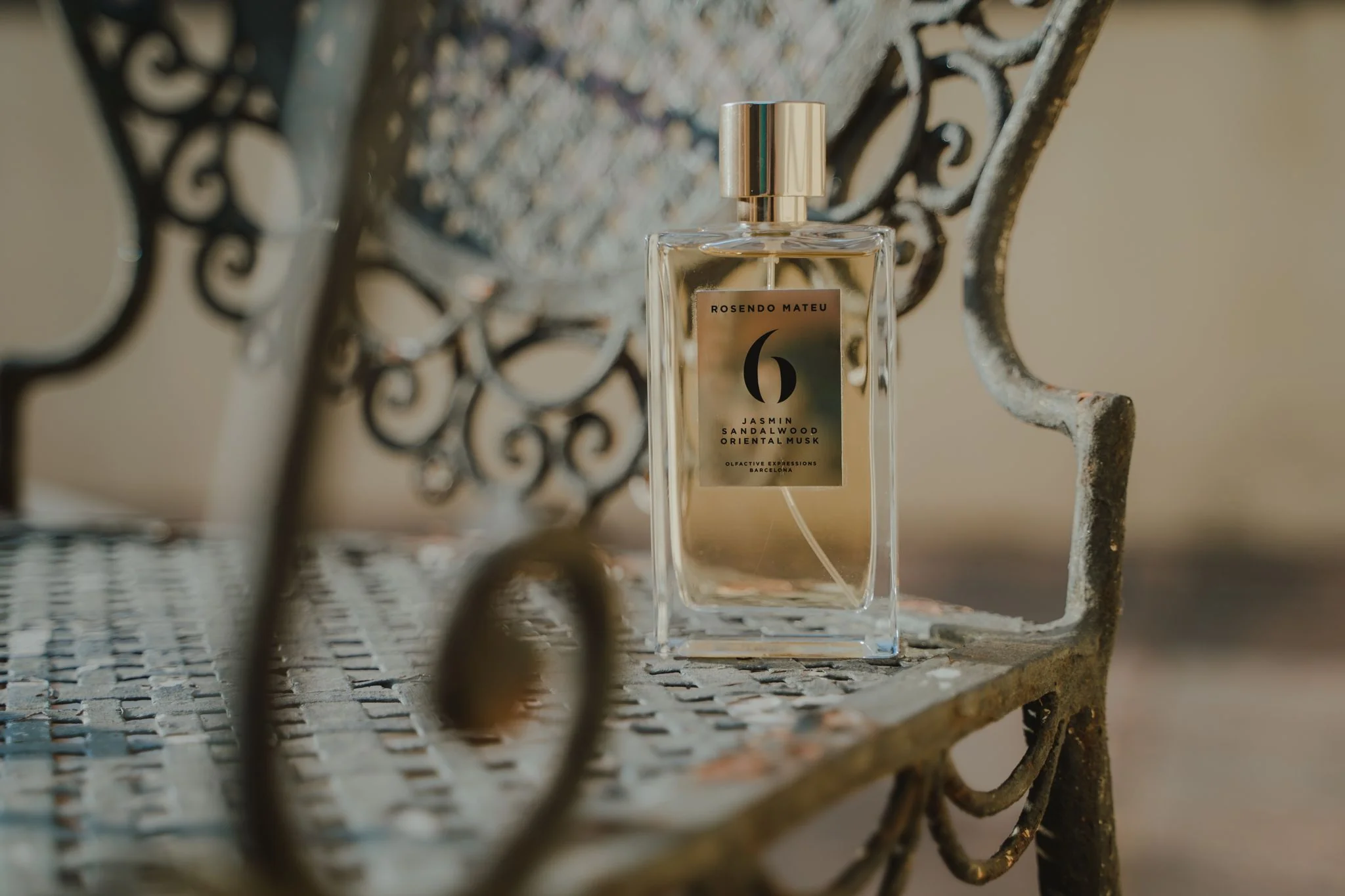 ROSENDO MATEU NO. 6 Jasmin, Sandalwood, Oriental Musk - Image 5