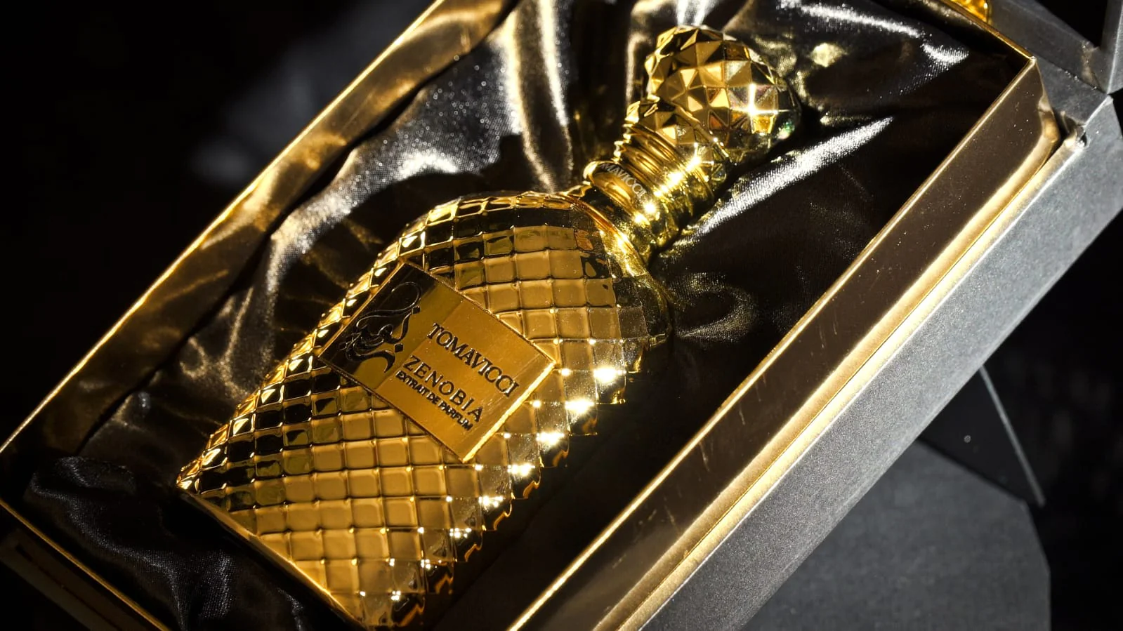 Zenobia Tomavicci Extrait de Parfum Sample - Image 4